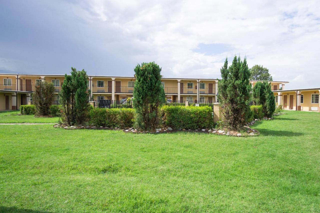 Woodridge Inn And Suites Miami Ngoại thất bức ảnh